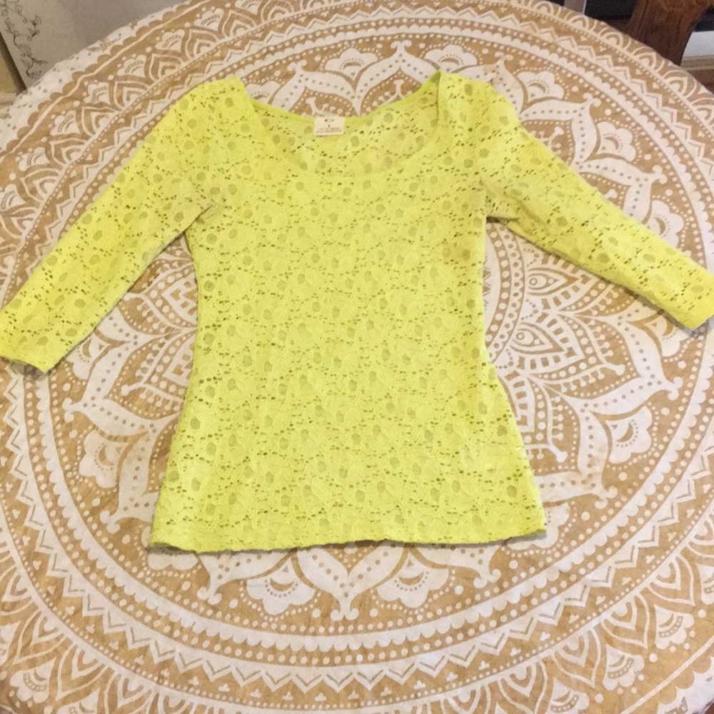 Bright and beautiful eyelet lace 3/4 sleeve top